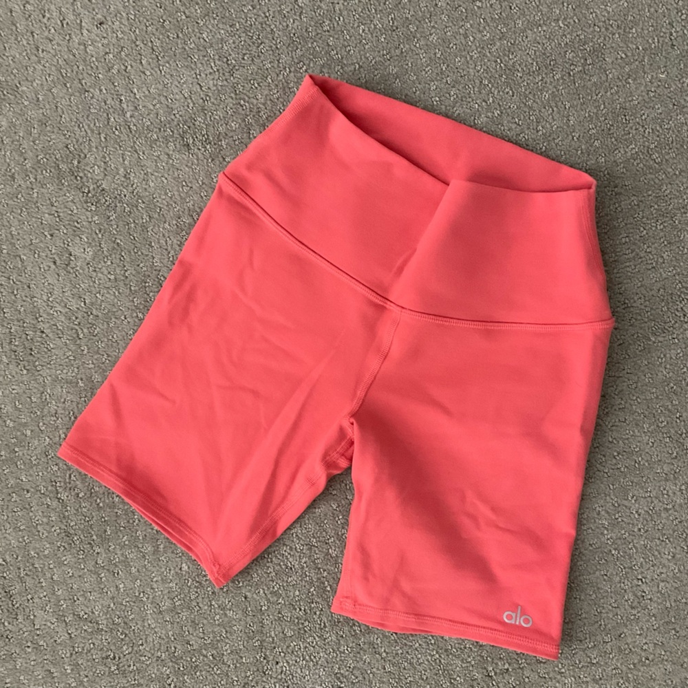 NWOT Alo Yoga Bike Shorts